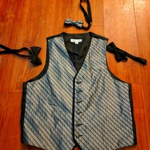 Tuxedo Vest w/3 Bow Ties